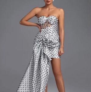 New, never worn stylish statement piece!